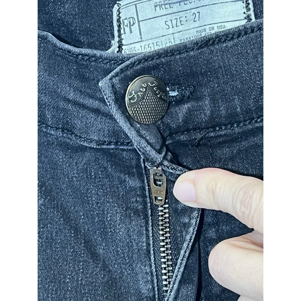 Free People Mid Rise Black Flare Jeans Size 27 Raw Hem Stretch Denim Zipper - Picture 4 of 10